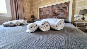 2 室のベッドルーム、アイロン / アイロン台、WiFi (無料)、ベッドシーツ
