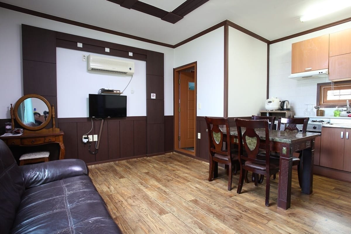 TV, heated floors