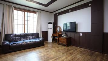 Family Room (Topaz) | Living area