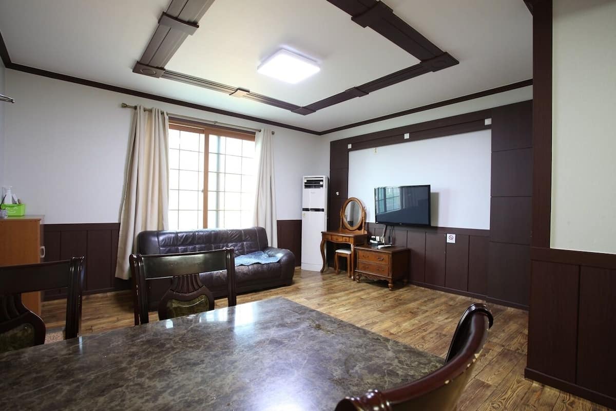 Family Room (Topaz) | Living area