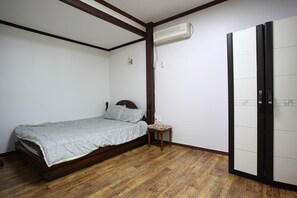 Family Room (Topaz) | 1 bedroom, free WiFi - Anmyondo Pet Pension Dosirock (Taean)