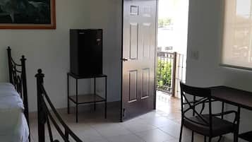 Dúplex familiar, varias camas | 1 habitación, decoración personalizada, muebles diferentes y escritorio