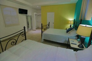 Appartement Duplex Familial, plusieurs lits | 1 chambre, décoration personnalisée, ameublement personnalisé, bureau