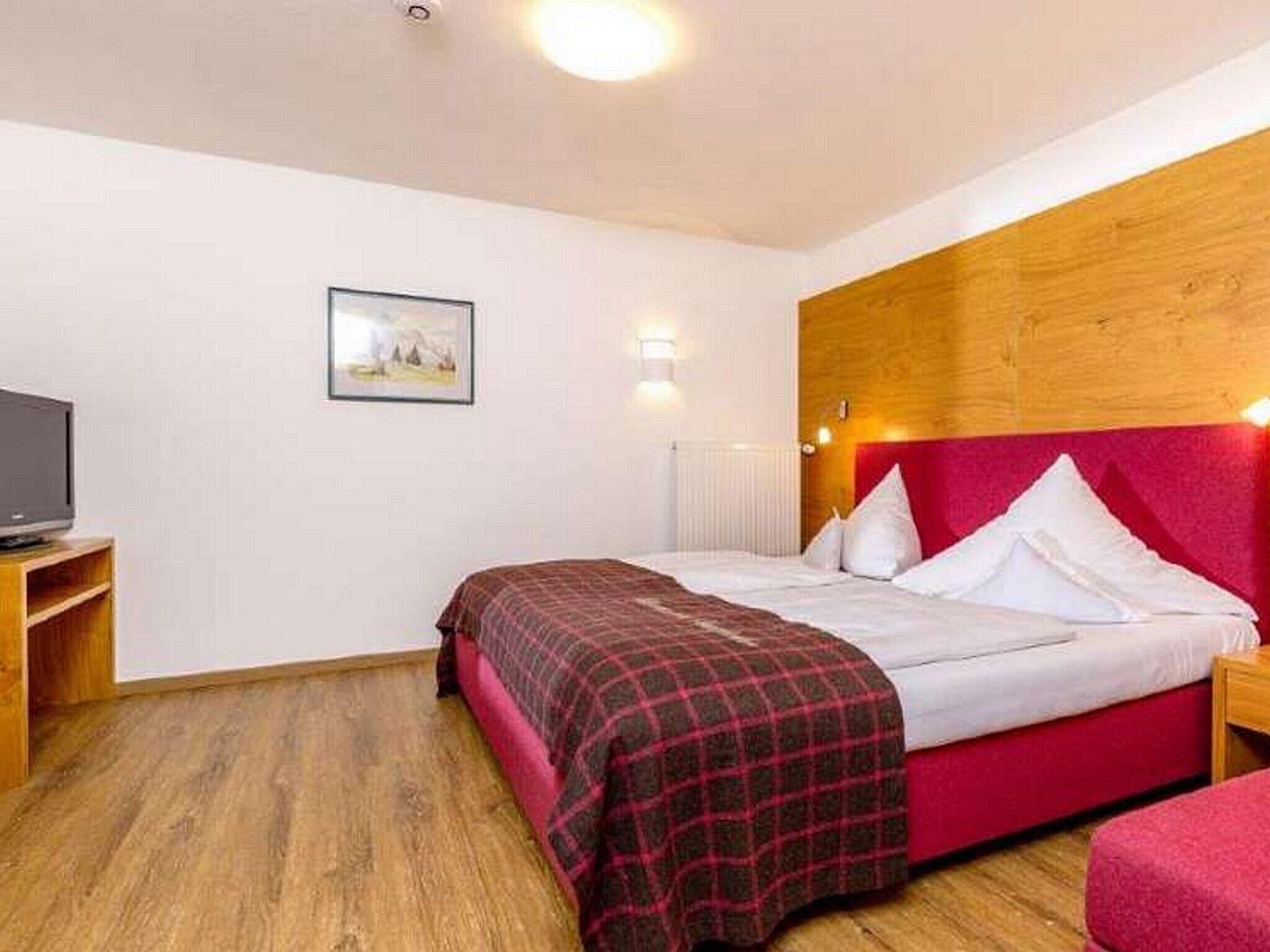 1 bedroom, internet, bed sheets