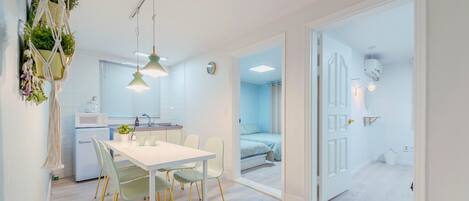 Nhà (SeeU House(M1)) | Khu vực ăn uống tại phòng