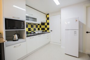 Ferienhaus (Dear House) | Eigene Küche | Kühlschrank, Mikrowelle, Herdplatte, Wasserkocher