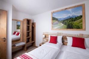 1 bedroom, free Internet, bed sheets