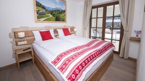 1 bedroom, internet (free), bed sheets