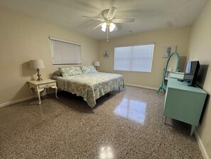 2 chambres, bureau, fer et planche à repasser, accès au Wi-Fi (inclus)