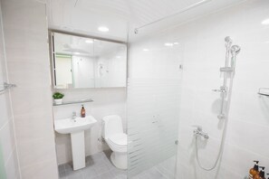 Ferienhaus (Mint House) | Badezimmer
