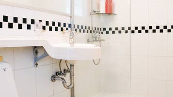 Sweet House | Bathroom | Shower, free toiletries, hair dryer, towels