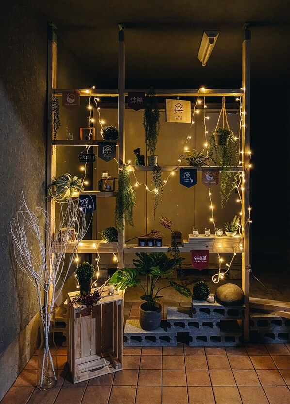 Front of property – evening/night - Ikken Rakutei (Tokyo)