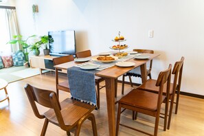Apartment | Essbereich im Zimmer