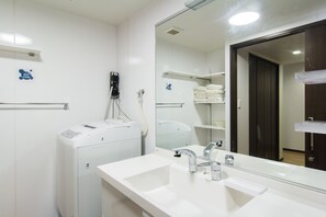 Apartment | Bathroom | Separate tub and shower, deep soaking tub, hair dryer, towels - Cookie House PL (Tokyo)