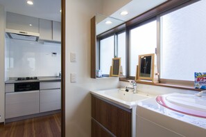 Departamento (W) | Baño | Secadora de cabello, pantuflas, bidet, toallas 