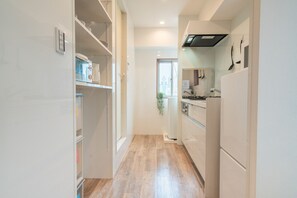 Apartamento (7B) | Cozinha privada | Geladeira, micro-ondas, cooktop, chaleira elétrica