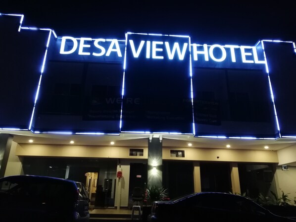Front of property – evening/night - Desa View Hotel (Johor Bahru)