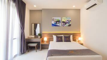 Deluxe Double Room | Hypo-allergenic bedding available, minibar, in-room safe, desk