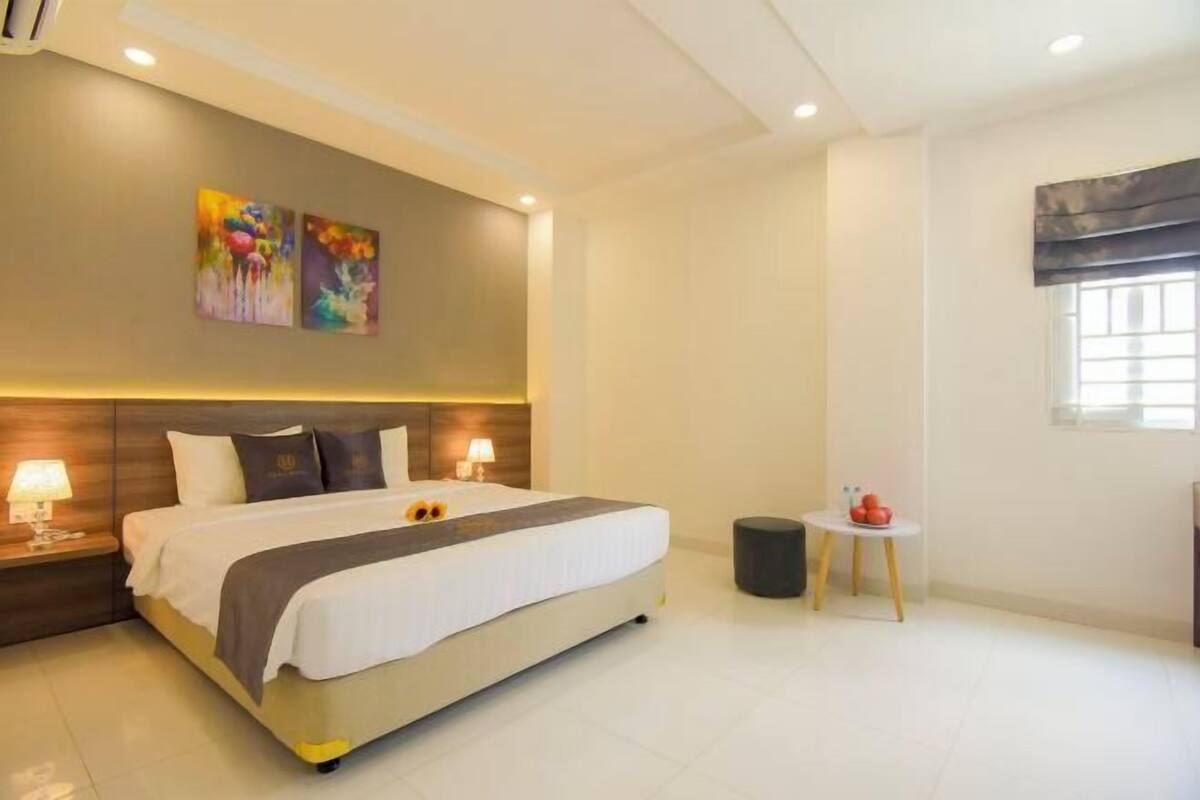 Hypo-allergenic bedding available, minibar, in-room safe, desk