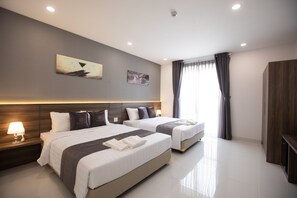 Phòng dành cho gia đình, ban công | Bộ đồ giường kháng dị ứng, minibar, két bảo mật tại phòng, bàn 
