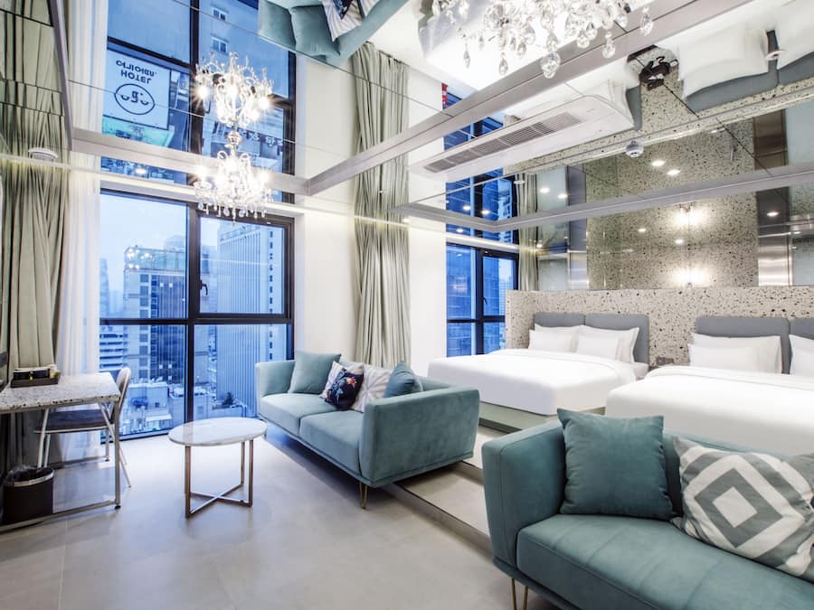 Free minibar, desk, laptop workspace, blackout curtains