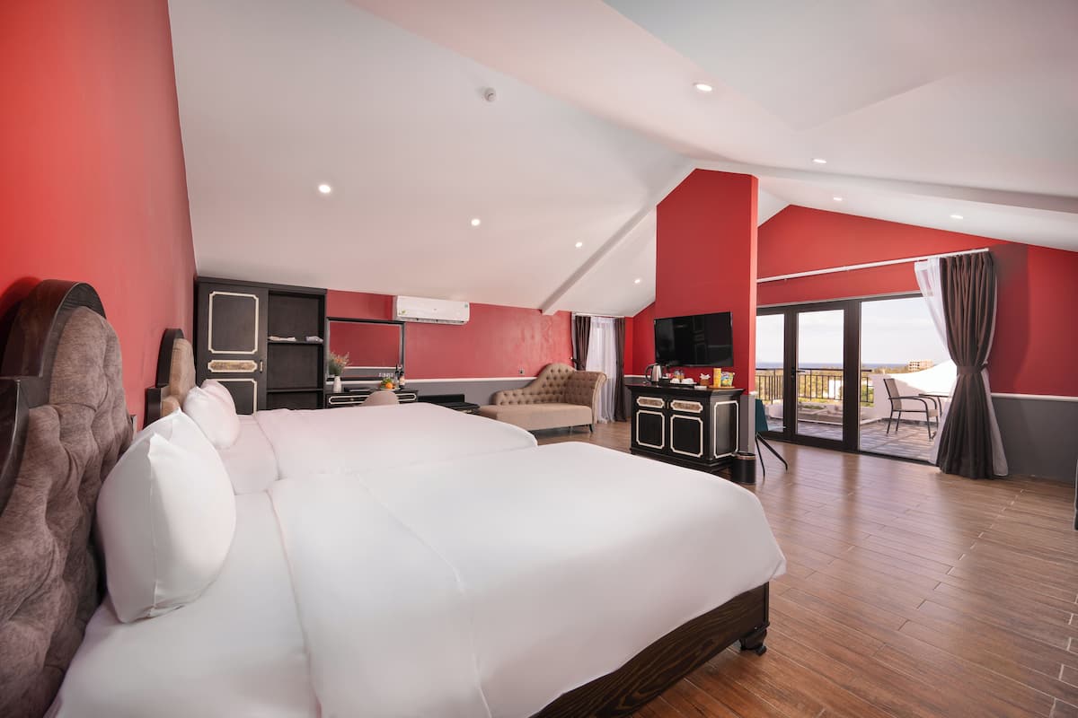 Chambre Triple « Premier », baignoire, vue mer | 1 chambre, minibar, coffres-forts dans les chambres, bureau