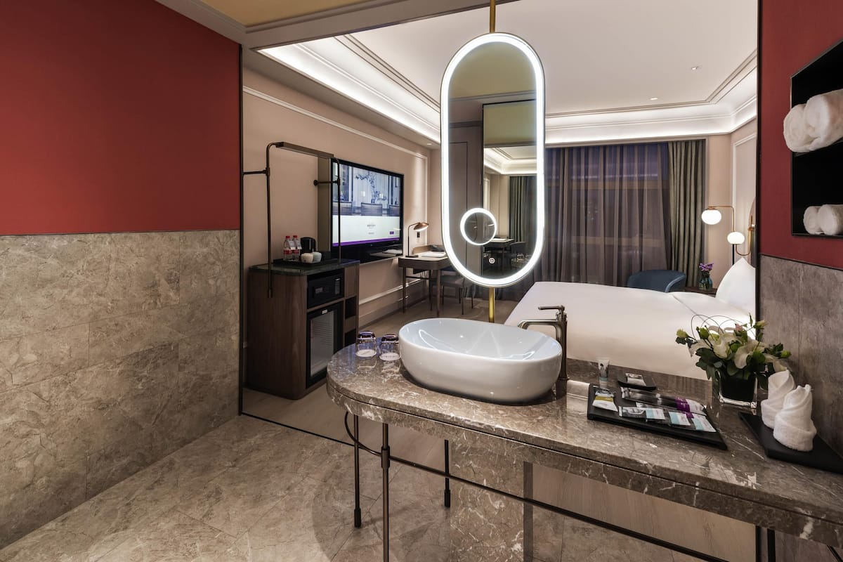 Habitación estándar, 1 cama King size | Artículos del minibar gratis y caja de seguridad en la habitación