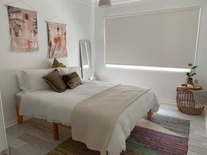 3 室のベッドルーム、セーフティボックス (室内)、アイロン / アイロン台、WiFi (無料)