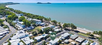 Oasis tropical junto a la playa en Clifton Beach