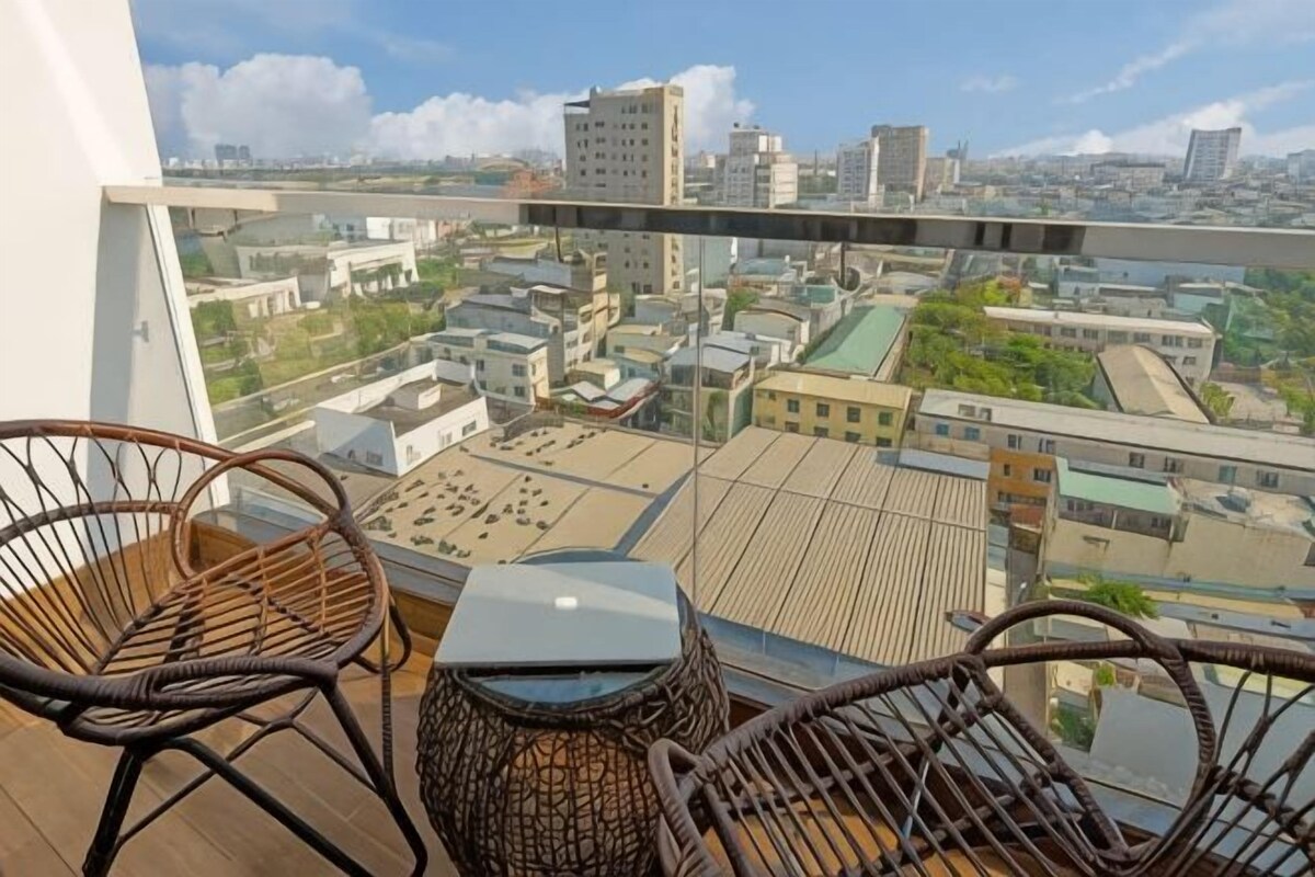 PREMIER DELUXE TWIN CITY & RIVER VIEW