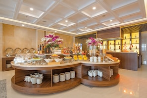 Café da manhã, almoço e jantar