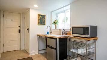 Fridge, microwave, coffee/tea maker, electric kettle