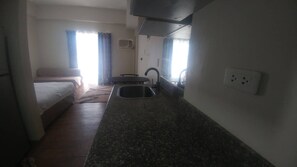 1 habitación, tabla de planchar con plancha y wifi 