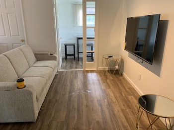 Bright Cozy Home around CSU East Bay Hayward