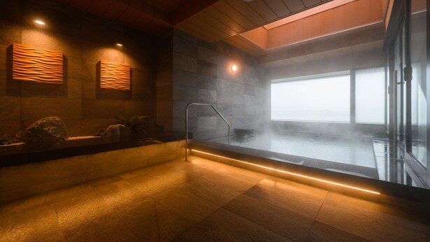 A modern spa room with a glass wall, a wooden ceiling, and a stone floor. - Keikyu EX INN Haneda Innovation City (Tokyo)