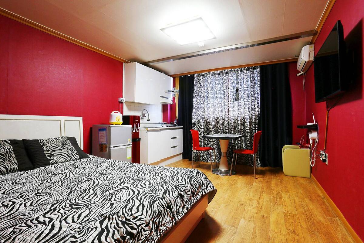Bed 1 Room