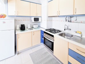 Fridge, microwave, oven, coffee/tea maker