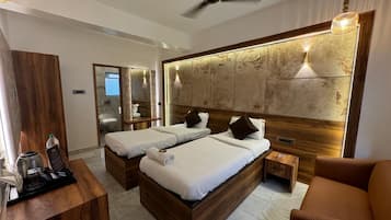 Phòng Deluxe | Bộ đồ giường cao cấp, chăn bông, nệm cao su hoạt tính (memory foam)
