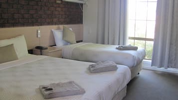 Standard Double or Twin Room | Living area