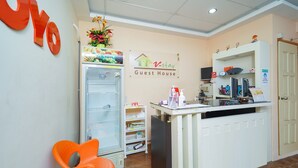 Quầy tiếp tân