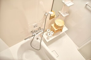 Holiday Home, Beni | Bathroom | Separate tub and shower, free toiletries, hair dryer, slippers