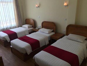 Standard Triple Room | Free WiFi - Win Myanmar Hotel & Resort (Kalaw)