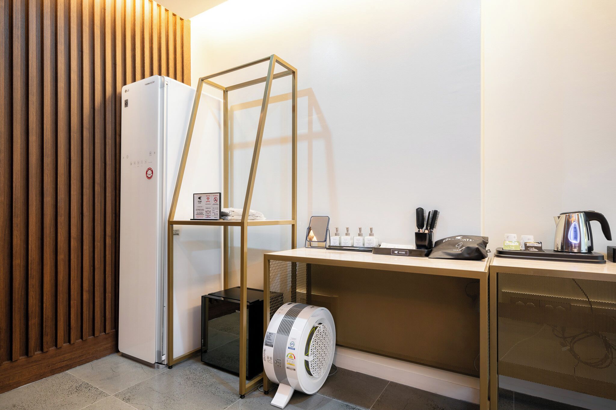 suite (no breakfast provided on mondays) | 1 bedroom, blackout curtains, soundproofing, free wifi