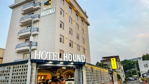 A multi-story building with a sign reading "HOTEL HOUND".