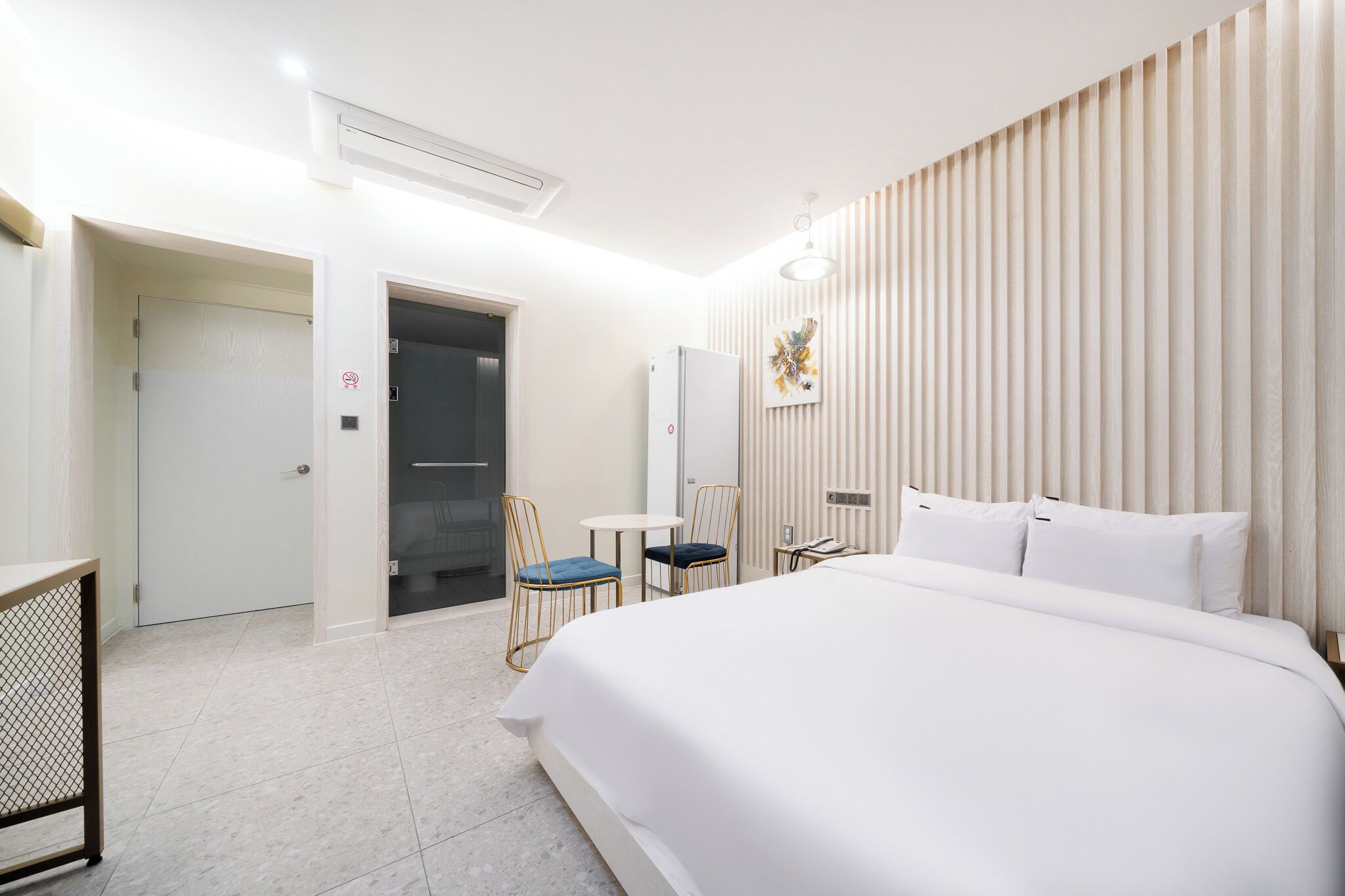 deluxe room (no breakfast provided on mondays) | 1 bedroom, blackout curtains, soundproofing, free wifi