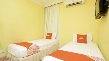 Standard Twin Room | Desk, free WiFi, bed sheets