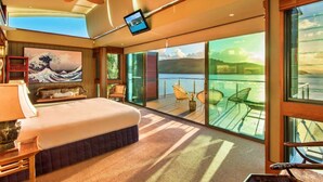 A spacious room with a large bed, a television, and a view of a lake. - Yacht Club 19 Bijou De Mer 2 Buggies (Whitsundays)