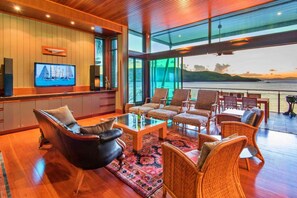 House | Living area | Flat-screen TV - Yacht Club 19 Bijou De Mer 2 Buggies (Whitsundays)
