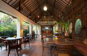 Lobby sitting area - Rumah Ganesha (Ubud)