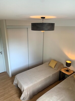 2 chambres, fer et planche à repasser, Wi-Fi gratuit, draps fournis